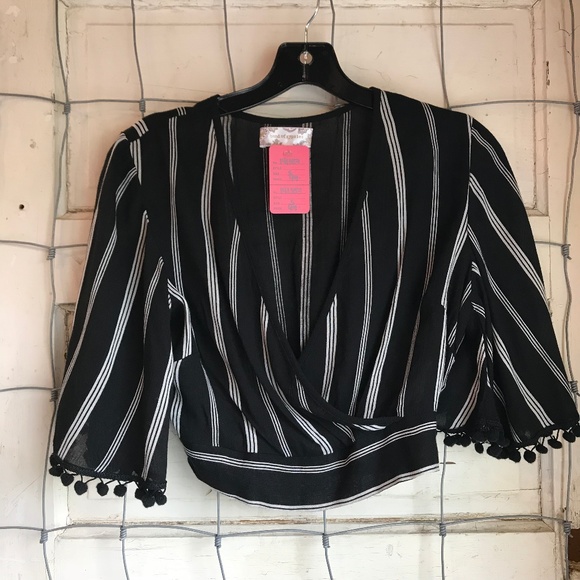 Band of Gypsies Tops - NWT Band of Gypsies Cropped 3/4 Bell Sleeve Top